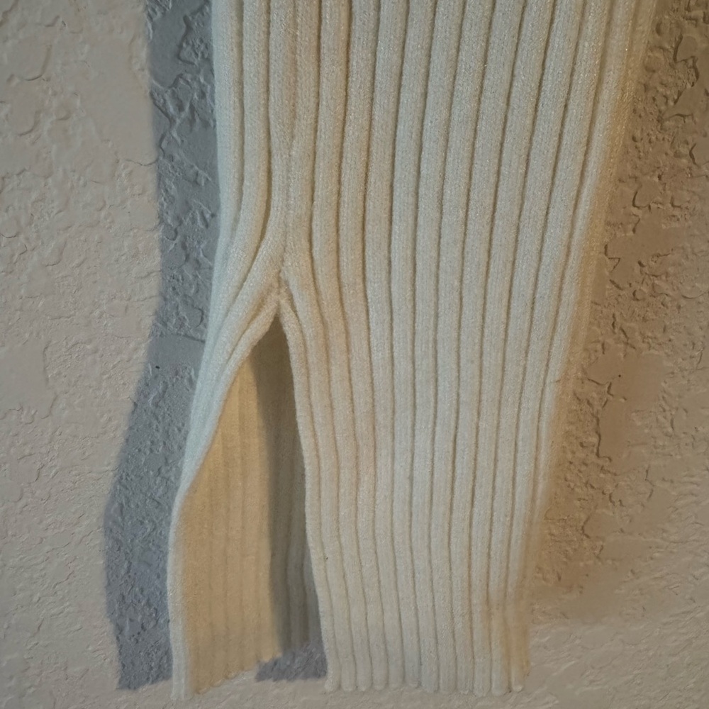 Edikted Cream Ribbed Crop Top - Picture 2 of 4